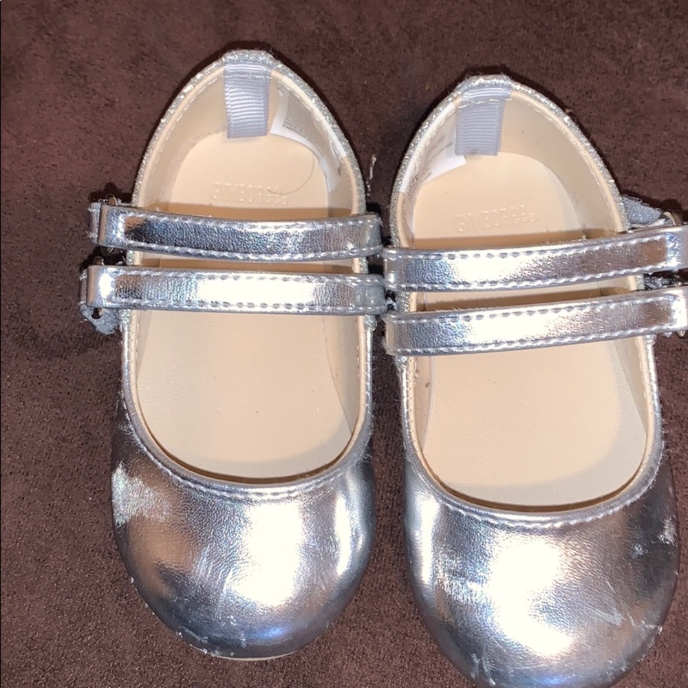 Gymboree shoes size 5 , silver and glitter.